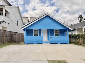 Building Photo - 4224 Marina St