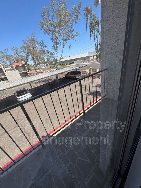 Building Photo - 2843 E Marconi Ave