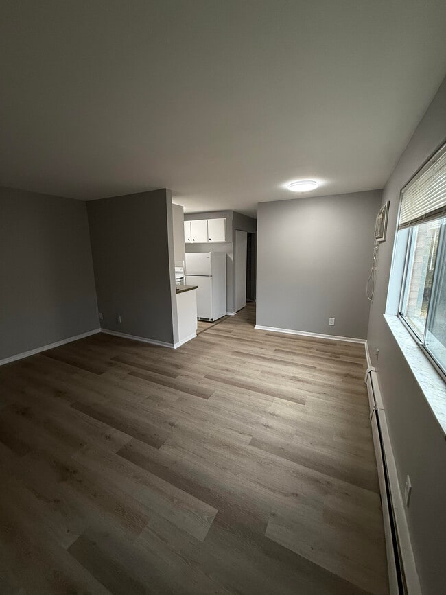 Building Photo - Lincoln Woods Flats