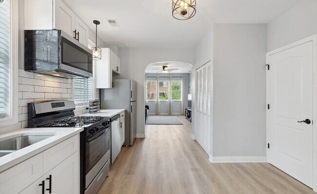 Foto del edificio - 2429 W Cortland St