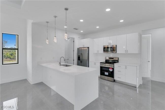 Building Photo - 3308 35th St W