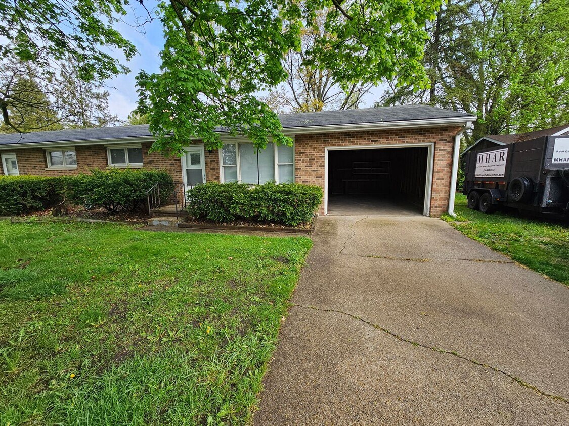 Primary Photo - 1716 E Bristol St