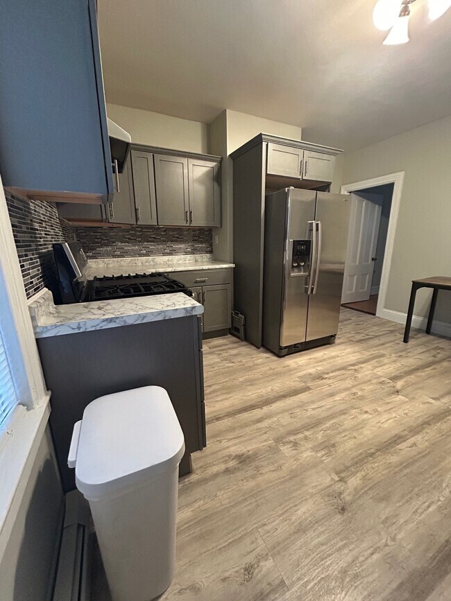 Kitchen - 125 Calverley St