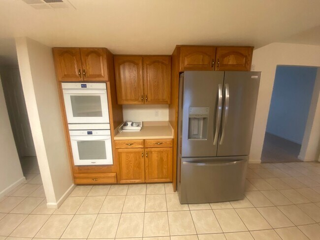 Building Photo - Spacious West Sedona home on a private 1.1...