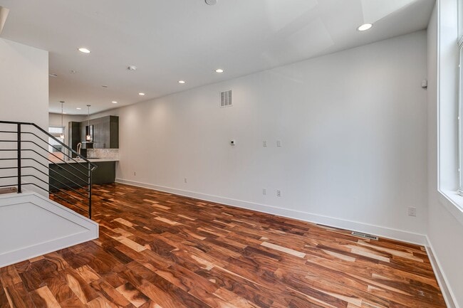 Building Photo - 322 Potts St