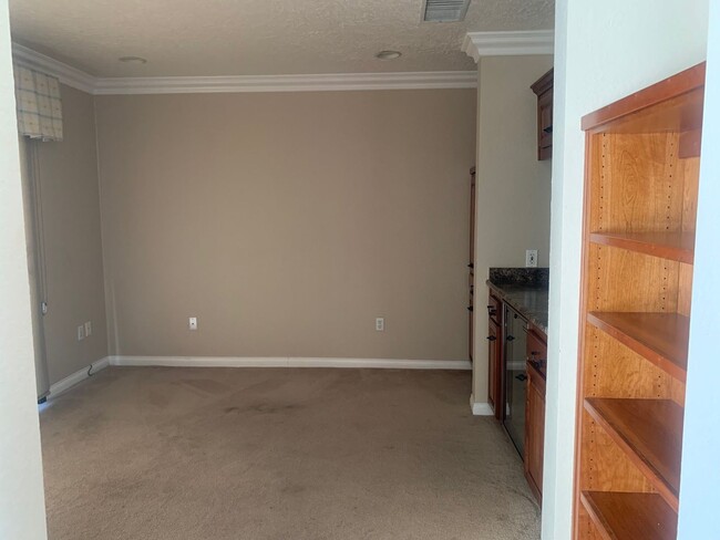 Building Photo - 2 Bed / 2.5 Bath Condo on Golf course. all...