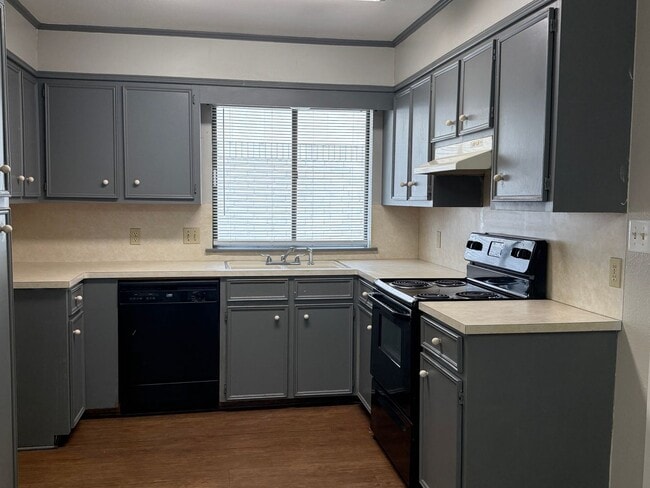 Building Photo - 115 Rattan Dr