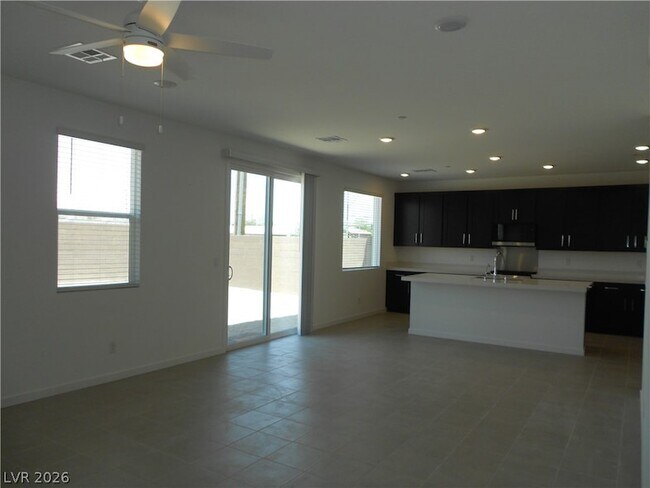 Foto del edificio - 324 Lupton Ave