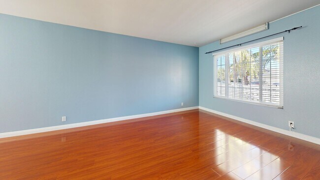 Foto del edificio - Spacious 5-Bedroom Family Home Available for Long Term Rent!