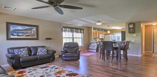 Foto del edificio - 2119 Quail Hollow Dr