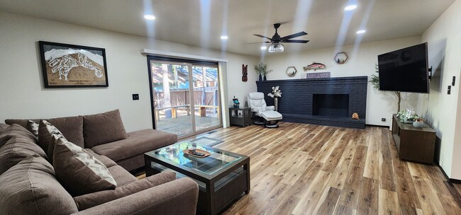 Foto del edificio - Fully Furnished House in South Lake Tahoe!