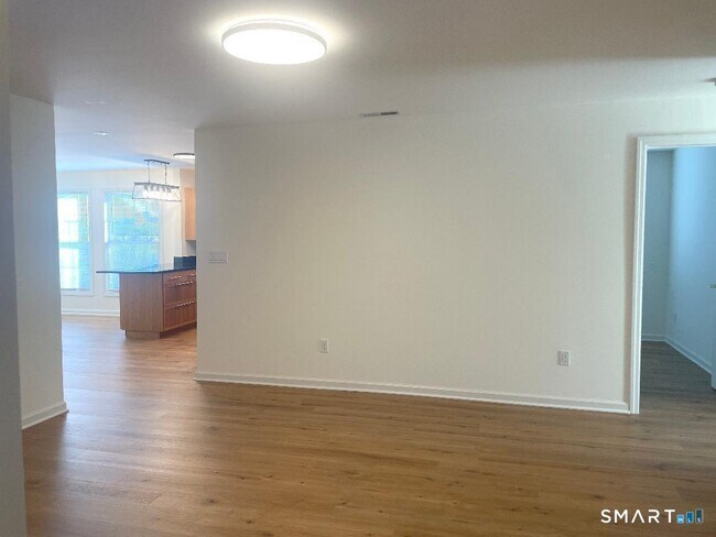 Foto del edificio - 350 Access Rd