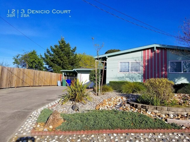 Building Photo - 1213 Denicio St