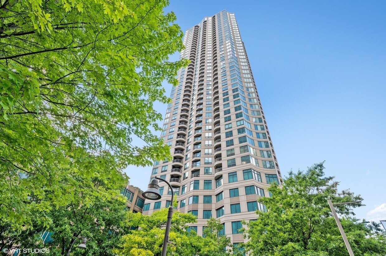 400 N La Salle Dr Unit 1104, Chicago, IL 60654 Condo for Rent in Chicago, IL