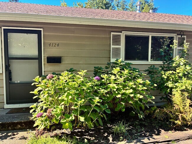 Foto del edificio - 4122-4130 SE Howe St