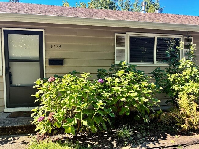 Building Photo - 4122-4130 SE Howe St