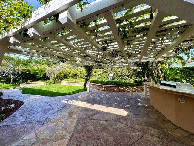 Foto del edificio - COMING SOON- North Claremont Home