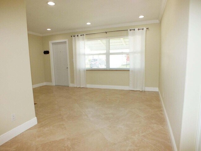 Foto del edificio - 121 SW 8th Ct