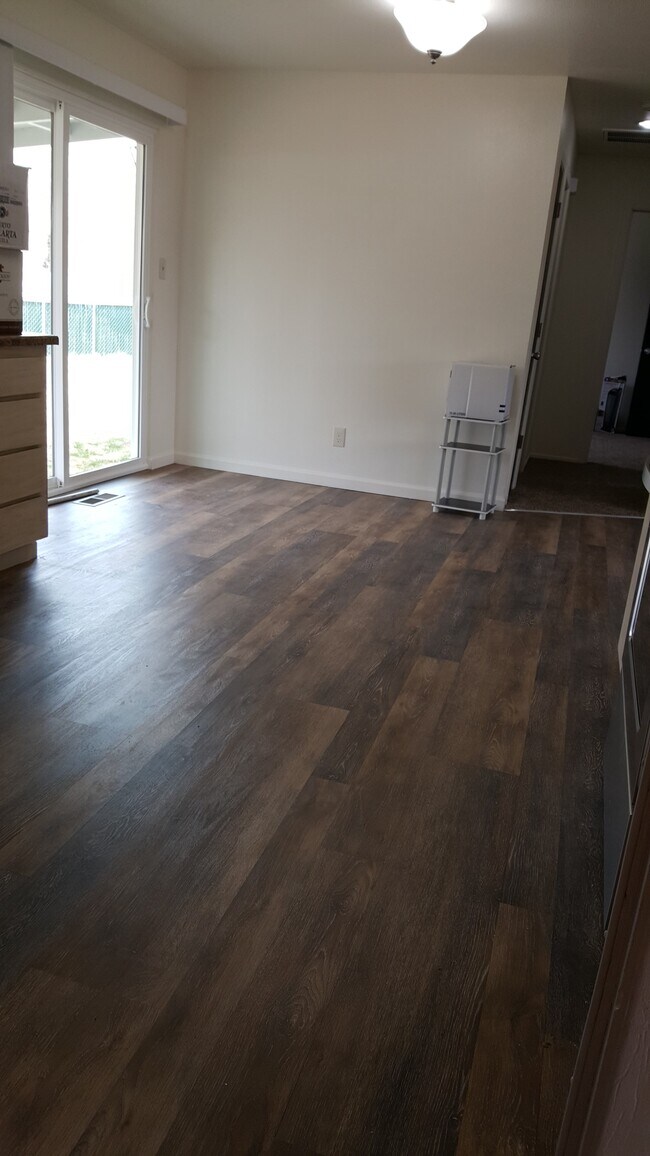 Kitchen Dining - 1512 N Edmonds Dr