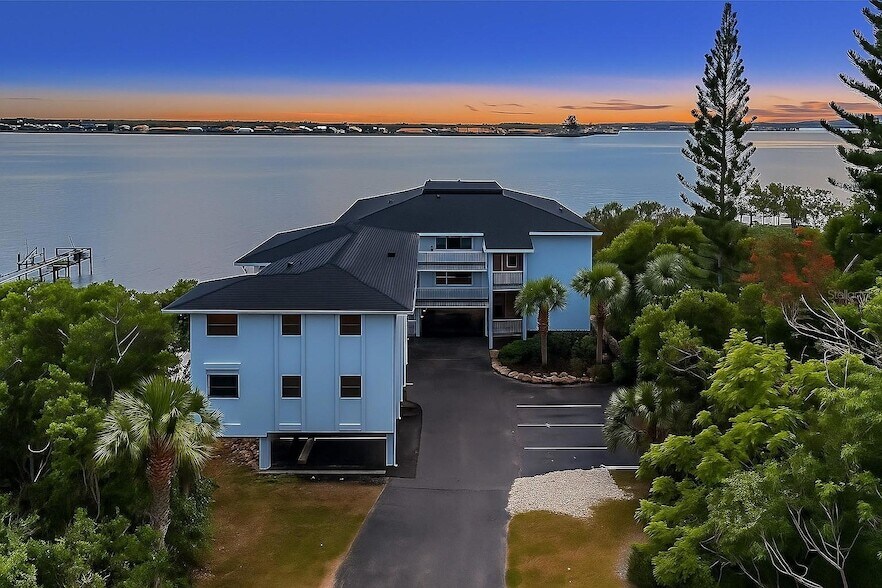 Foto principal - 4403 7th St E