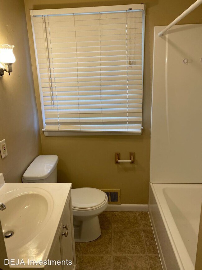 Building Photo - 2 br, 1 bath House - 4078 Seneca Ave