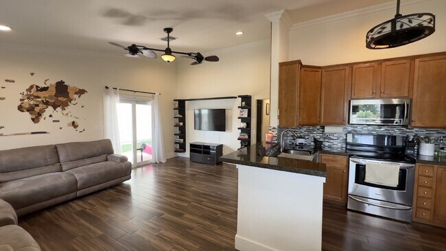 Foto del edificio - Charming 3BR/2BA Home in Boca Heights with Spacious Fenced Yard