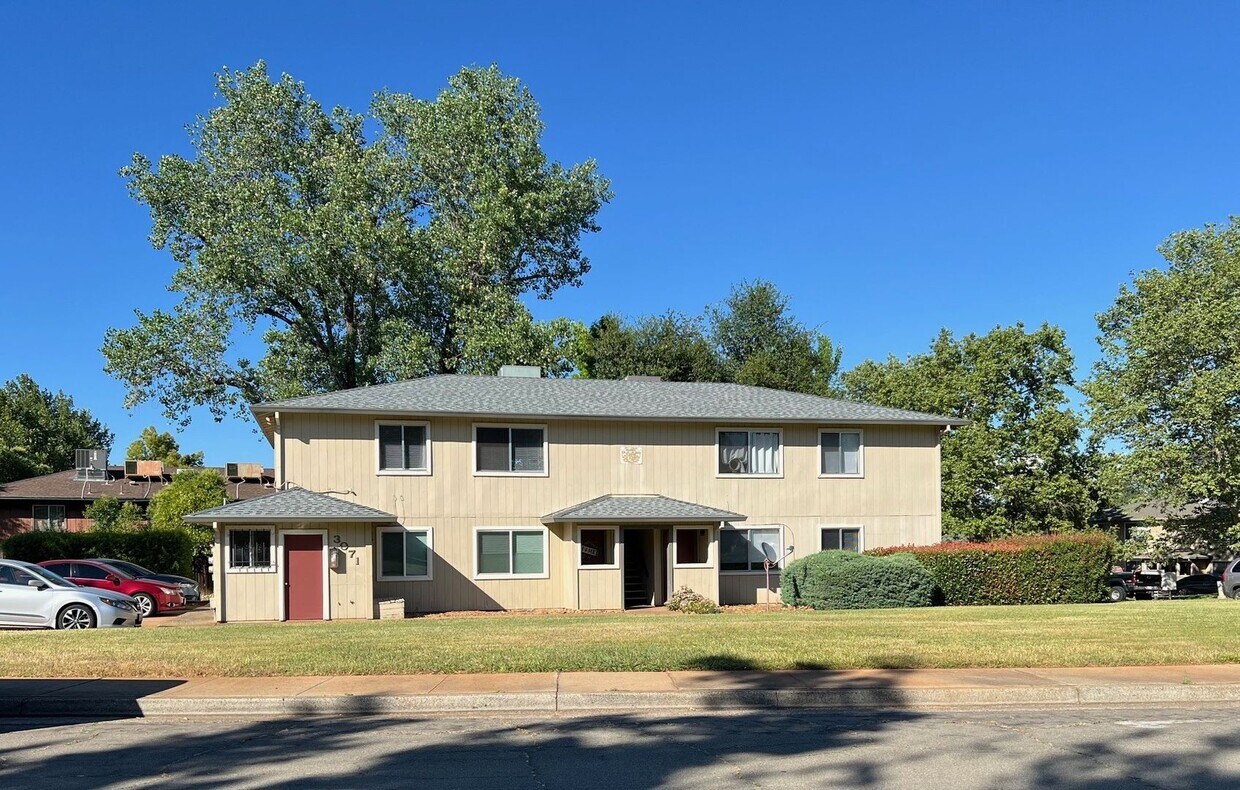 3071 Catalpa Ct Unit 3, Redding, CA 96002 Room for Rent in Redding