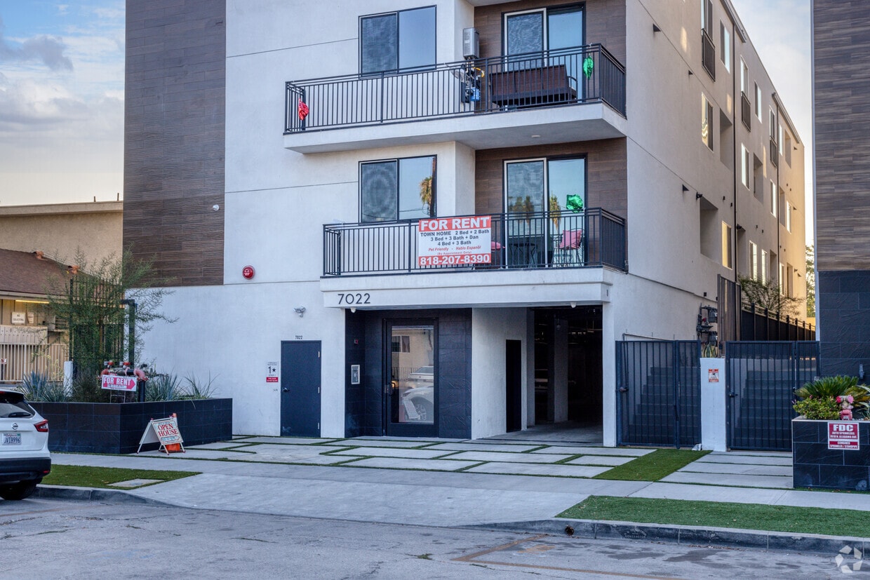 Building Photo - 7022 Alabama Ave