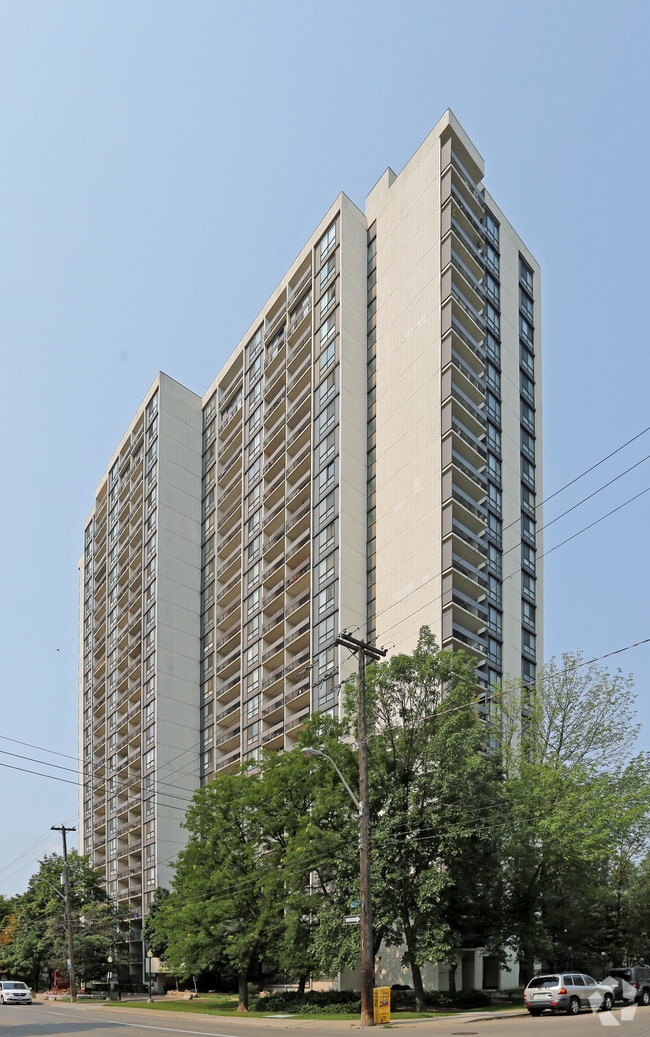 Building Photo - Bay 200