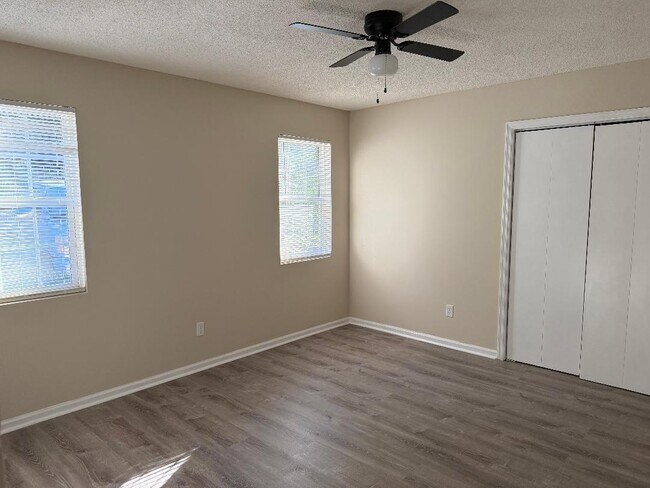 Building Photo - 1548 Hamilton Dr