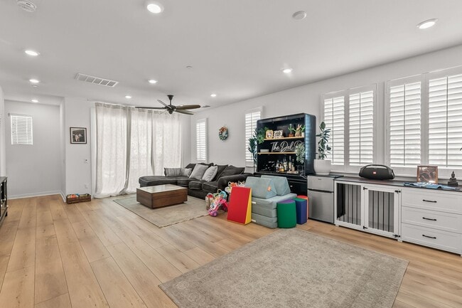 Building Photo - Exquisite Modern Townhome Nestled in the T...