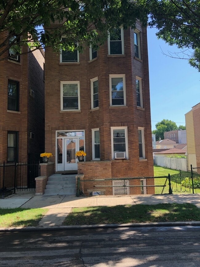 Building Photo - 3429 S Union Ave