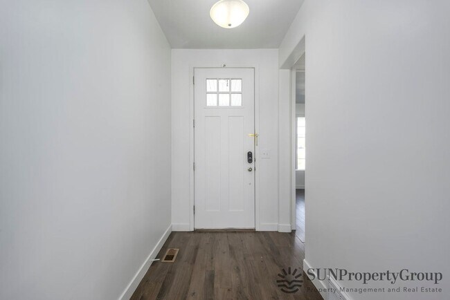 Building Photo - Beautiful Updated Home In Great South Jord...