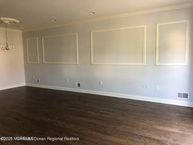 Building Photo - 163 Shinnecock Dr