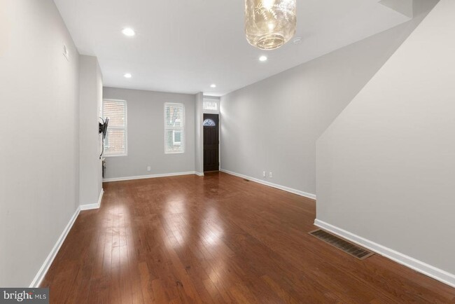 Building Photo - 849 N Bambrey St