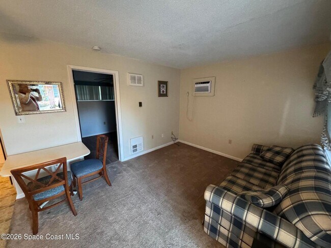 Building Photo - 2095 Pineapple Ave