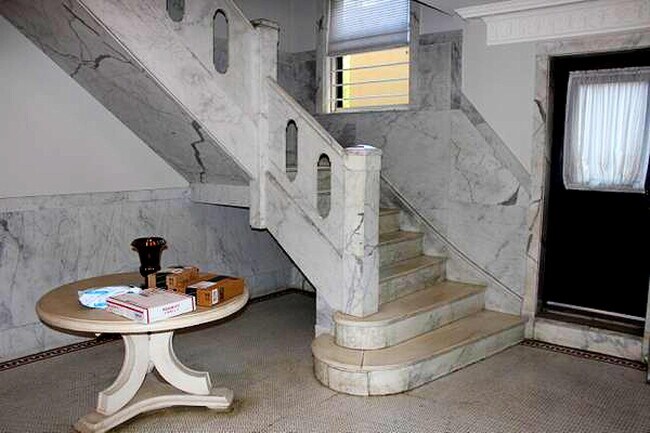 Marble Lobby & Staircase - 920 Hudson St