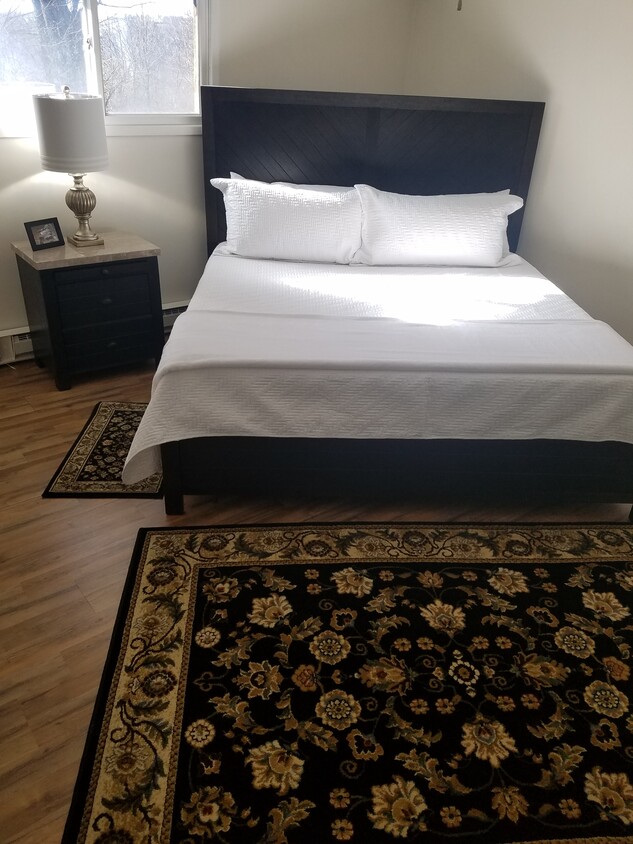 181 Unit 1, Master Bedroom - 181 Alpine Heights Rd
