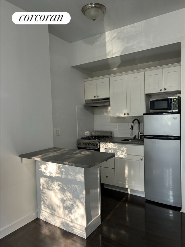 Building Photo - 918 St Nicholas Ave