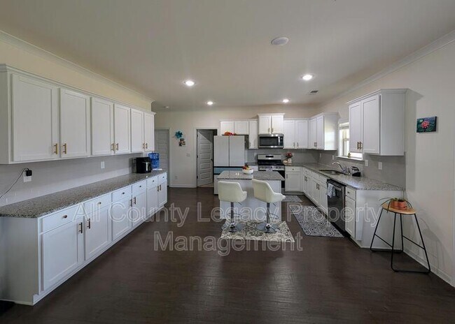 Building Photo - 928 Blue Juniper Cir