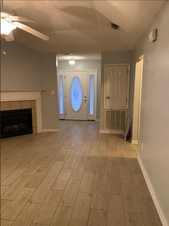 Building Photo - 11900 Liberty Cir N