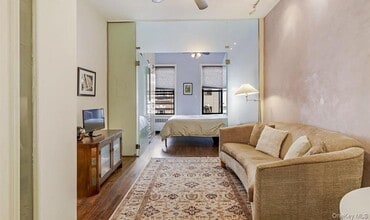 Building Photo - 120 E 83rd St