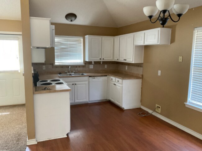 Building Photo - 5107 Untalan St