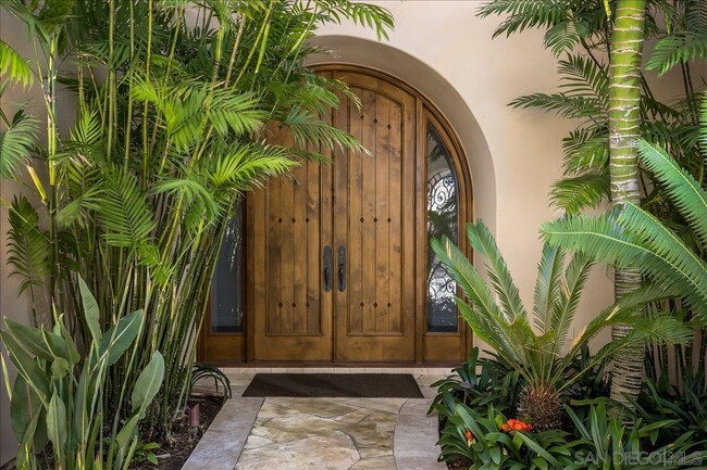 Building Photo - 6735 La Jolla Scenic S Dr