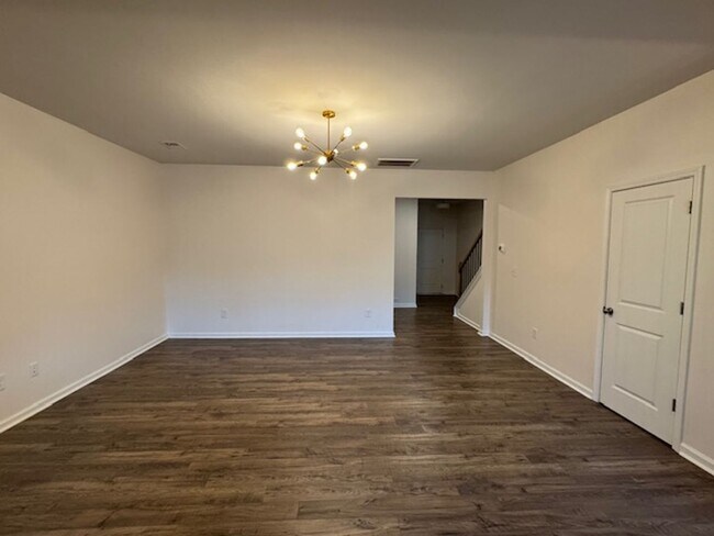 Building Photo - Charming 3-Bed, 2.5-Bath - Energy-Efficient Townhome in Simpsonville.  Discover your dream home i...