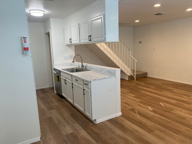 Building Photo - 2120 Lemontree Way