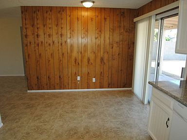 Building Photo - RENT NOW FOR YOUR FAMILY
