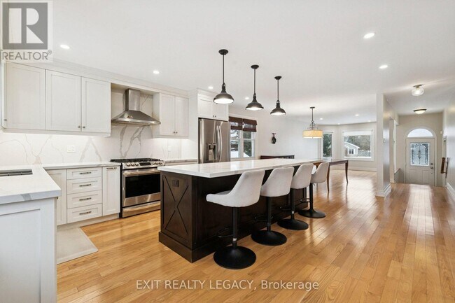 Building Photo - 10 Eves Ct