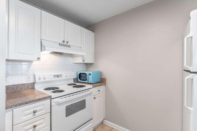Foto del edificio - Beautiful One Bed One Bath Green Hills Condo