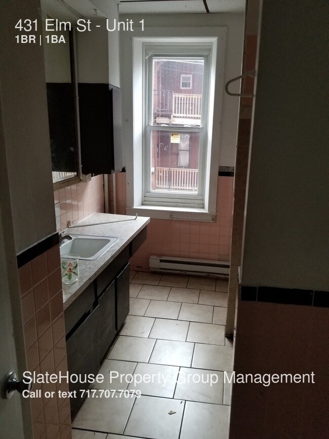 Building Photo - 431 Elm St
